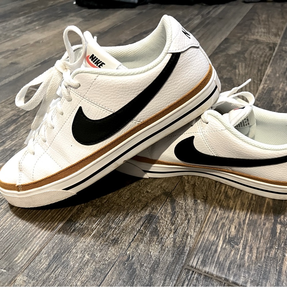 Nike Legacy Court size 8